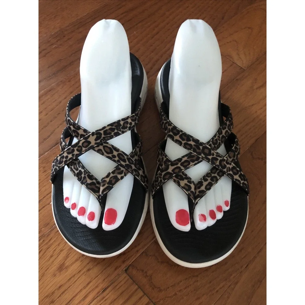 Skechers GoWalk Womens Sandals Size 8 Black Leopard GOGA Mat Flip Flop